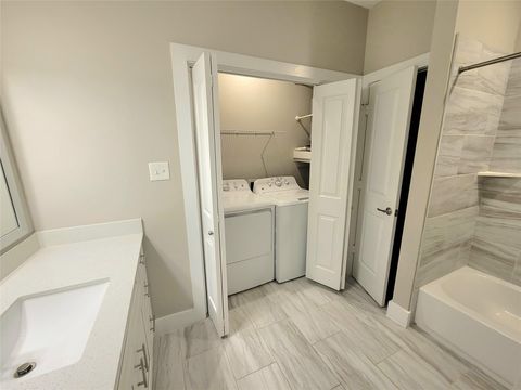 Photo of 1720 Crestdale Drive #2207, Houston, TX 77080 (MLS # 94020879)