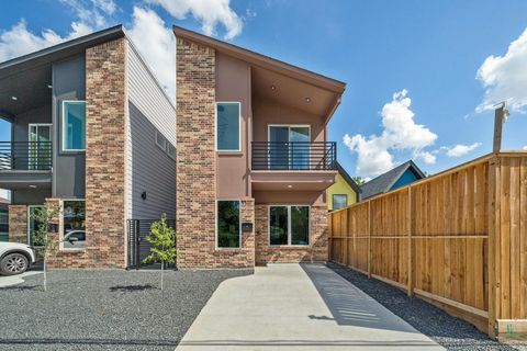 Photo of 207 E 38th Street #A, Houston, TX 77018 (MLS # 34670614)