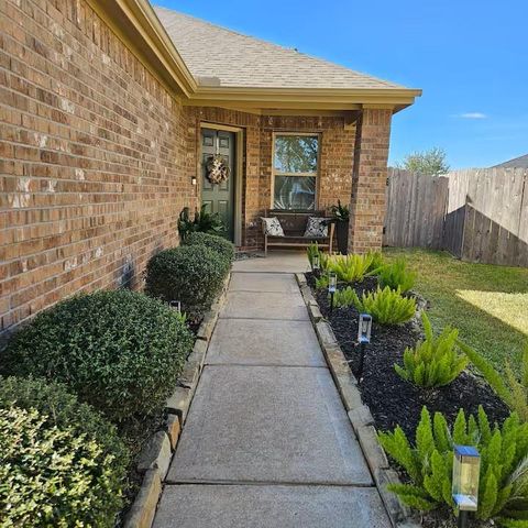 Photo of 14006 Embrystone Ln Lane, Houston, TX 77047 (MLS # 74903424)