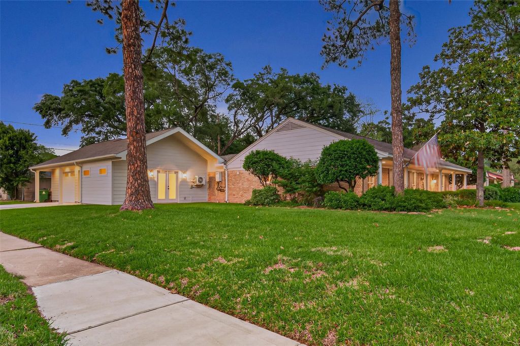 Photo of 5638 Sanford Road, Houston, TX 77096 (MLS # 56703282)