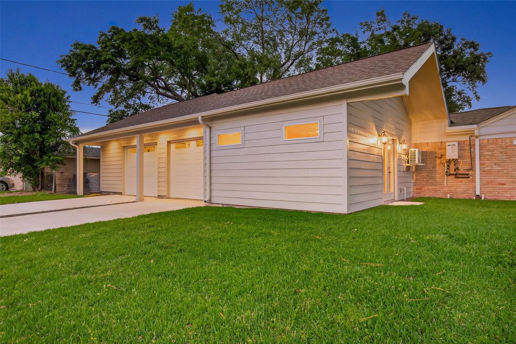 Photo of 5638 Sanford Road, Houston, TX 77096 (MLS # 56703282)