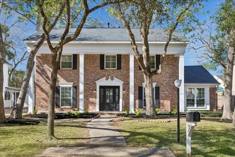 Photo of 727 Langwood Drive, Houston, TX 77079 (MLS # 21359029)