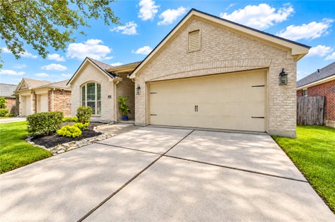 Photo of 13401 Highland Lake Lane, Pearland, TX 77584 (MLS # 98878256)