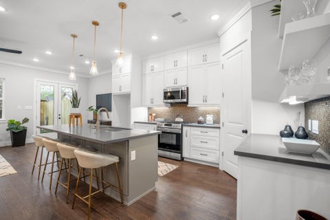 Photo of 314 N Stiles Street, Houston, TX 77011 (MLS # 70893402)