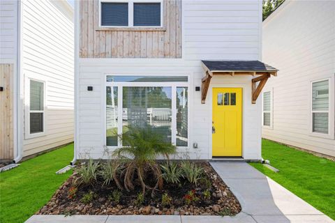 Tiny photo for 8016 Willow Street #B, Houston, TX 77088 (MLS # 11417755)