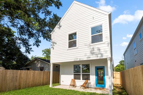 Tiny photo for 8016 Willow Street #B, Houston, TX 77088 (MLS # 11417755)