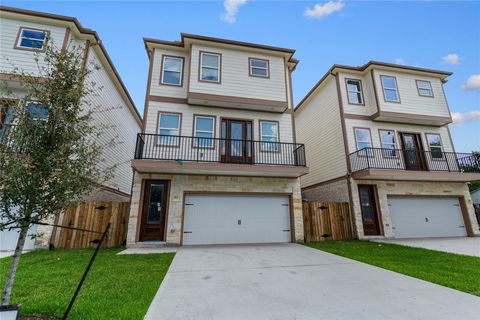 Homes For Sale - 2204 Hoskins Drive<br/> Houston, TX 77080