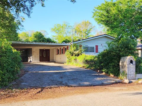 Photo of 512 Camellia Avenue, Orange, TX 77630 (MLS # 5938377)