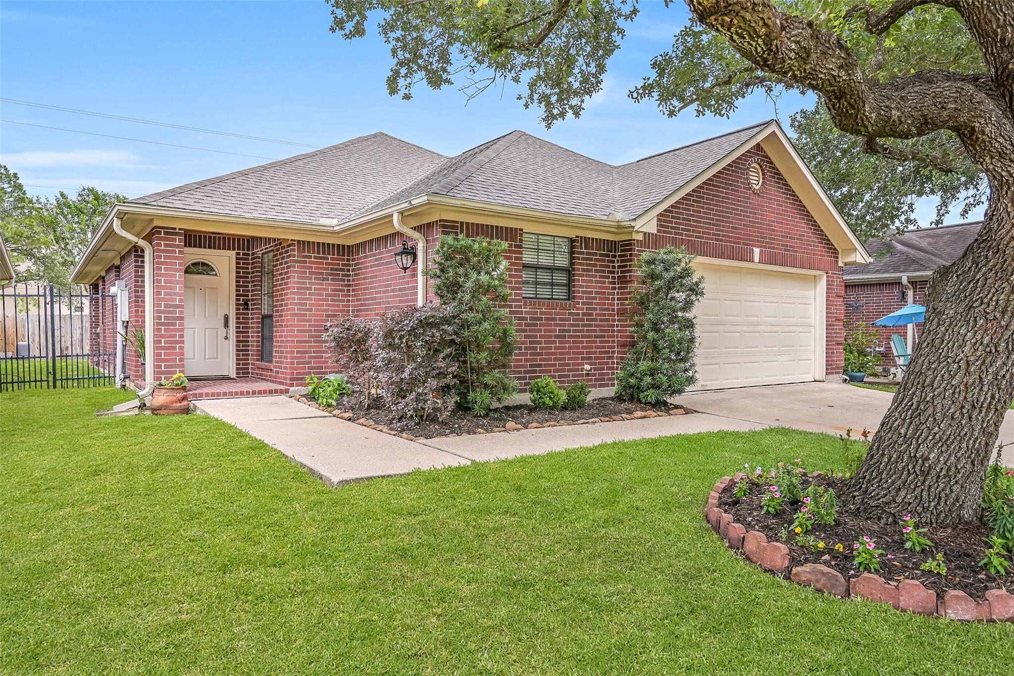 211 Live Oak Lane