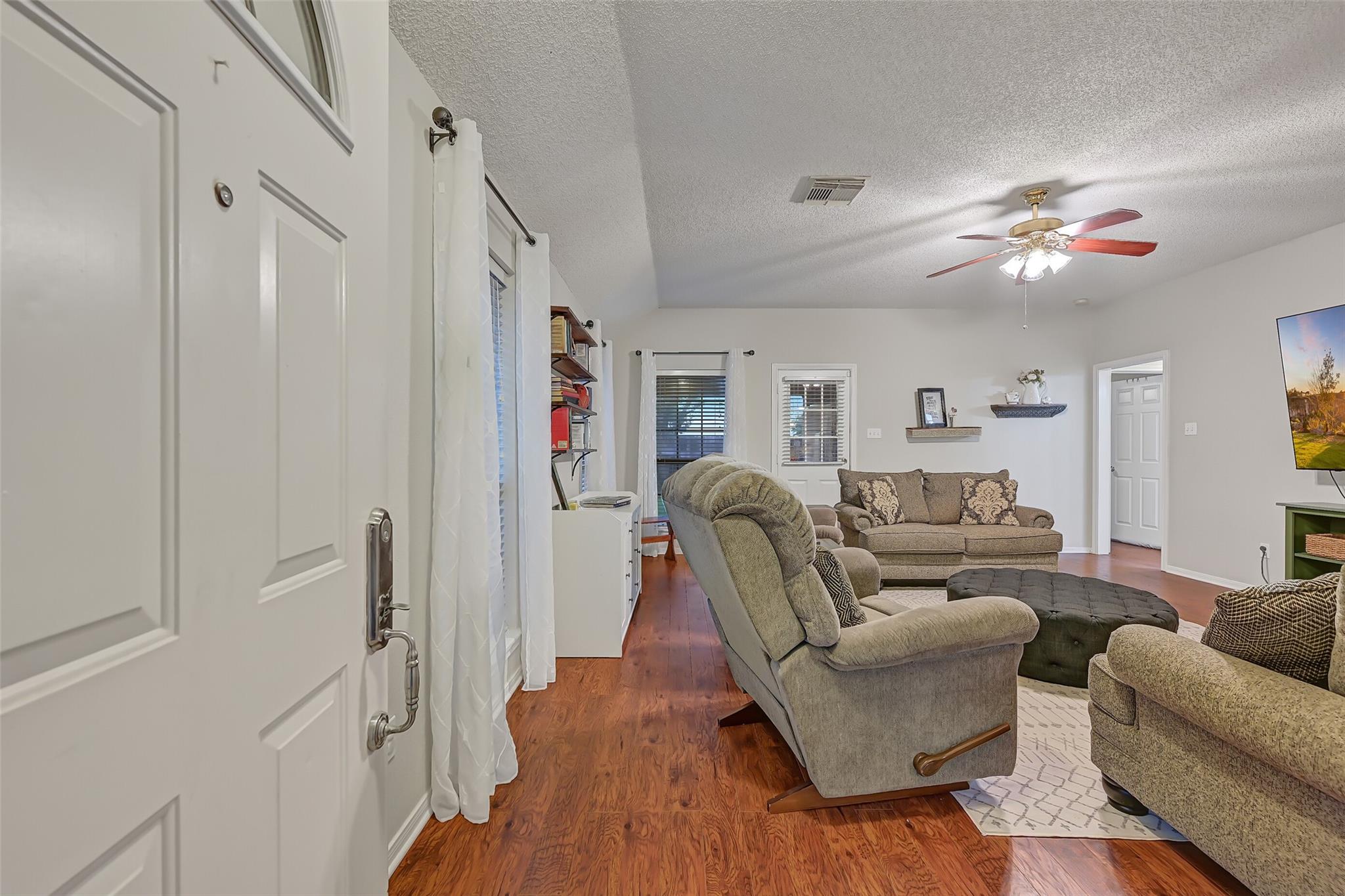 211 Live Oak Lane