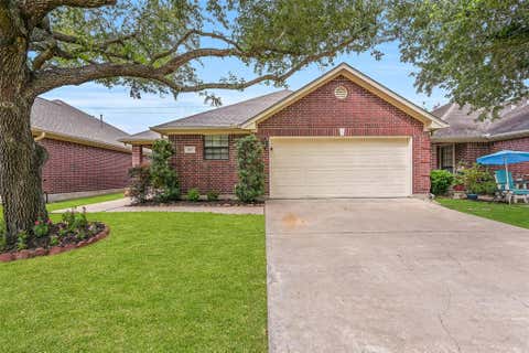Homes For Sale - 211 Live Oak Lane<br/> Galveston County, Friendswood, TX 77546