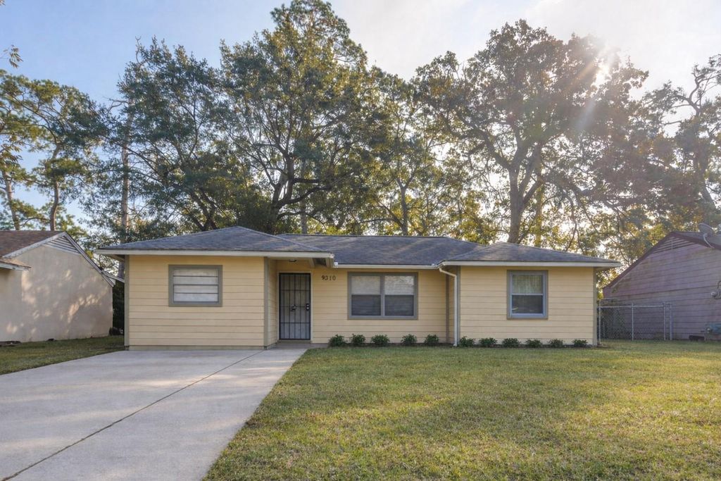 Photo of 9310 Forest View Street, Houston, TX 77078 (MLS # 16115434)