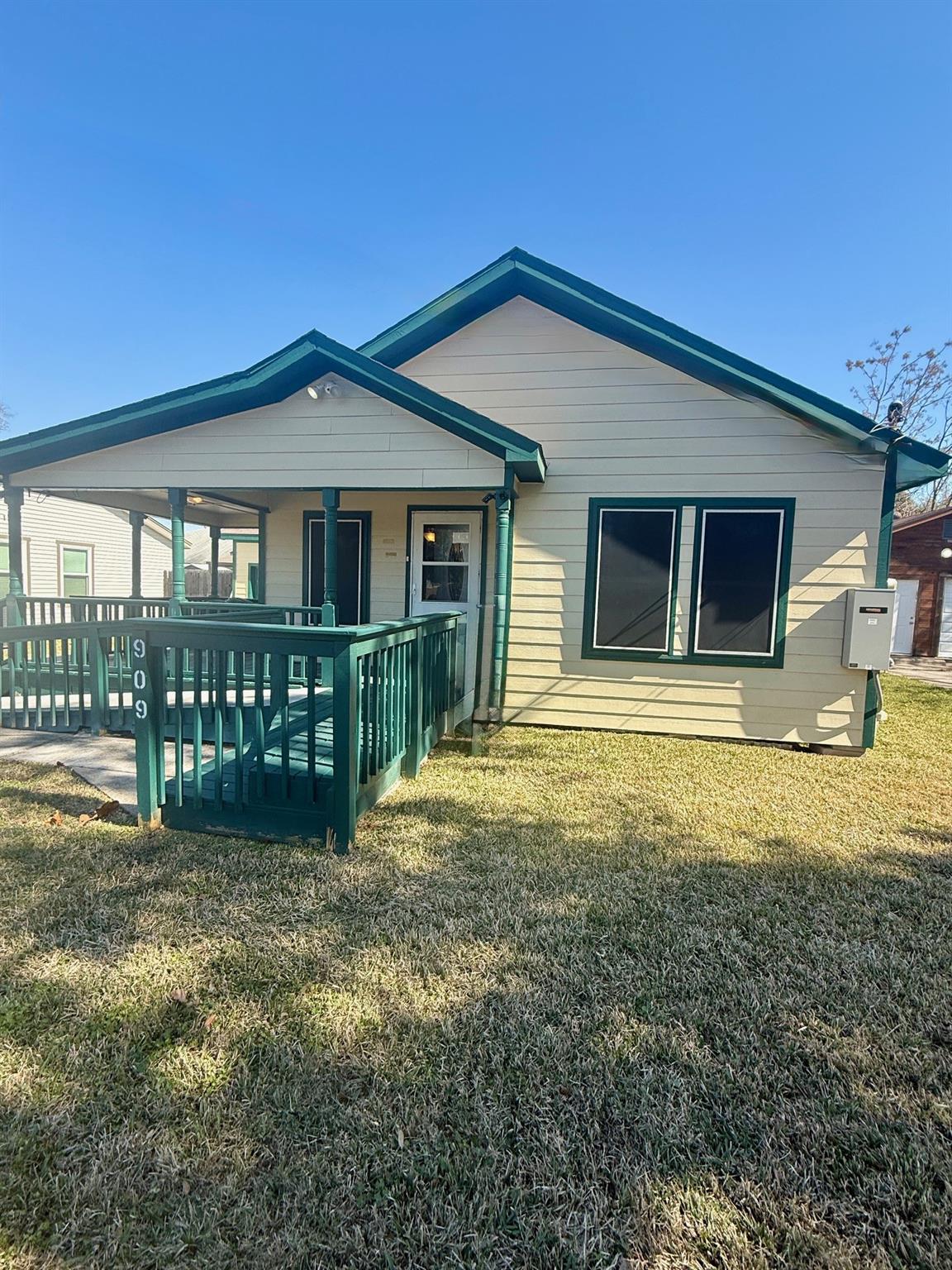 909 Dutch Street