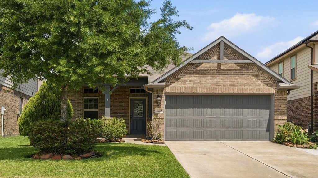 Photo of 13203 Davenport Hills Lane, Humble, TX 77346 (MLS # 41144277)