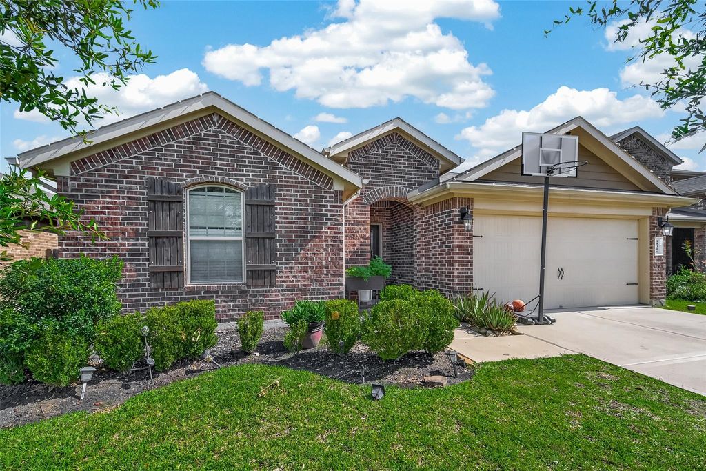 Photo of 18306 Pelham Hollow Trail, Richmond, TX 77407 (MLS # 33390507)