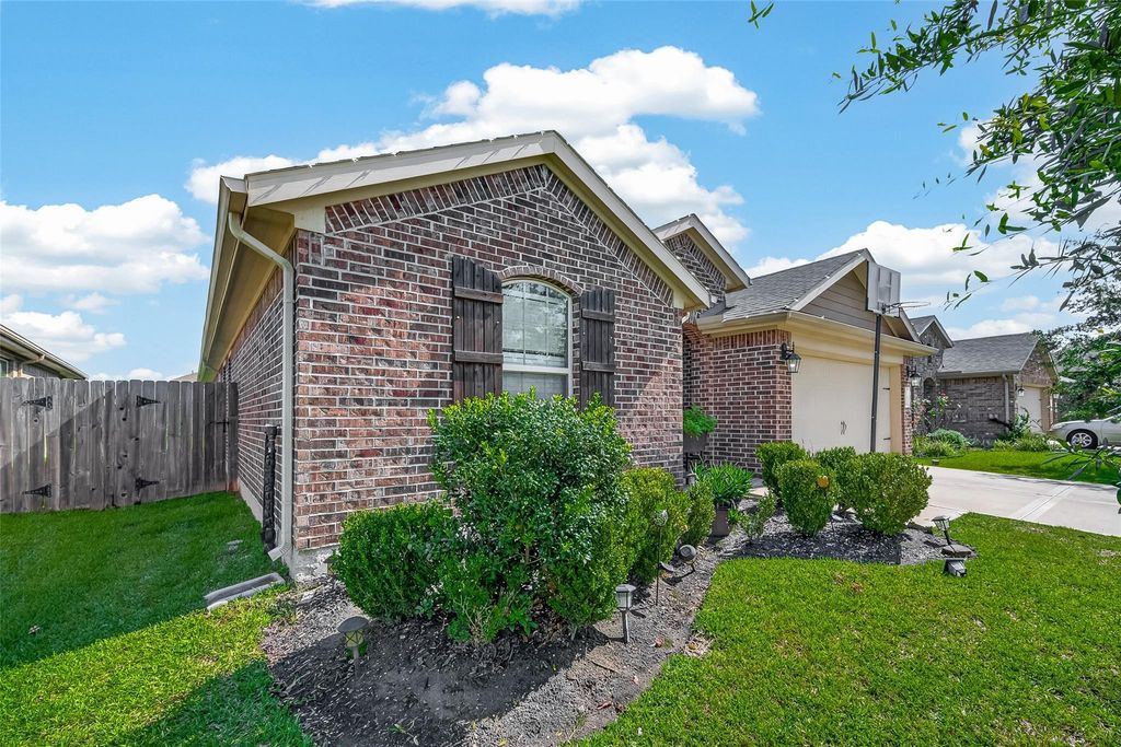 Photo of 18306 Pelham Hollow Trail, Richmond, TX 77407 (MLS # 33390507)