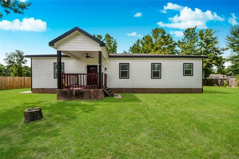Photo of 12128 County Road 37498, Cleveland, TX 77327 (MLS # 83672230)