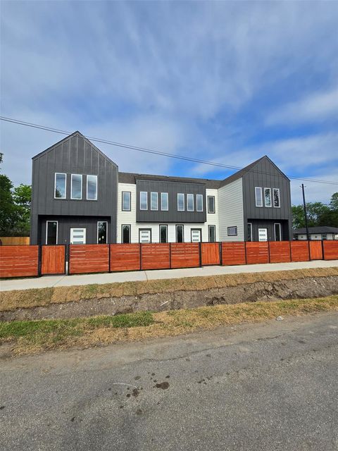 Photo of 4562 Teton Street #B, Houston, TX 77051 (MLS # 9084073)