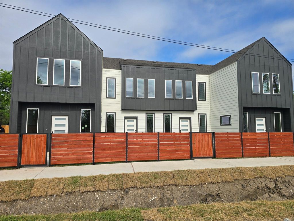 Photo of 4562 Teton Street #B, Houston, TX 77051 (MLS # 9084073)