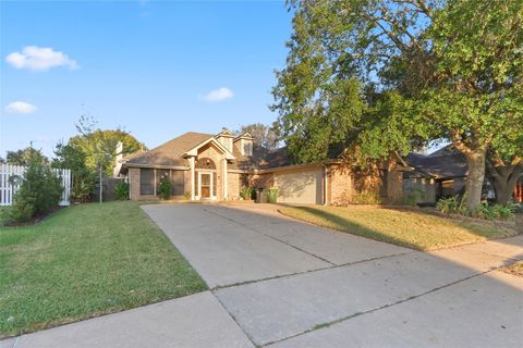 Photo of 1813 Oak Wood Drive E, Pearland, TX 77581 (MLS # 1066088)