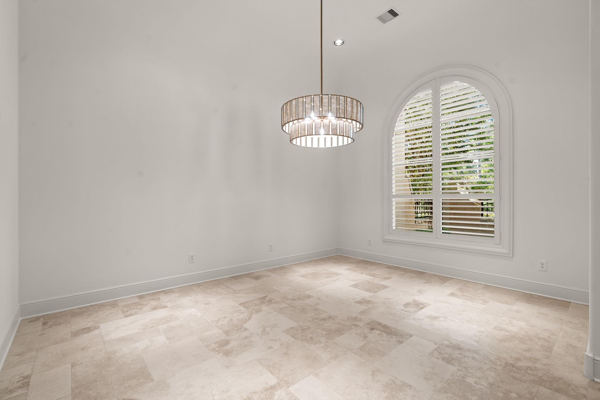 10 Maroon Creek Court