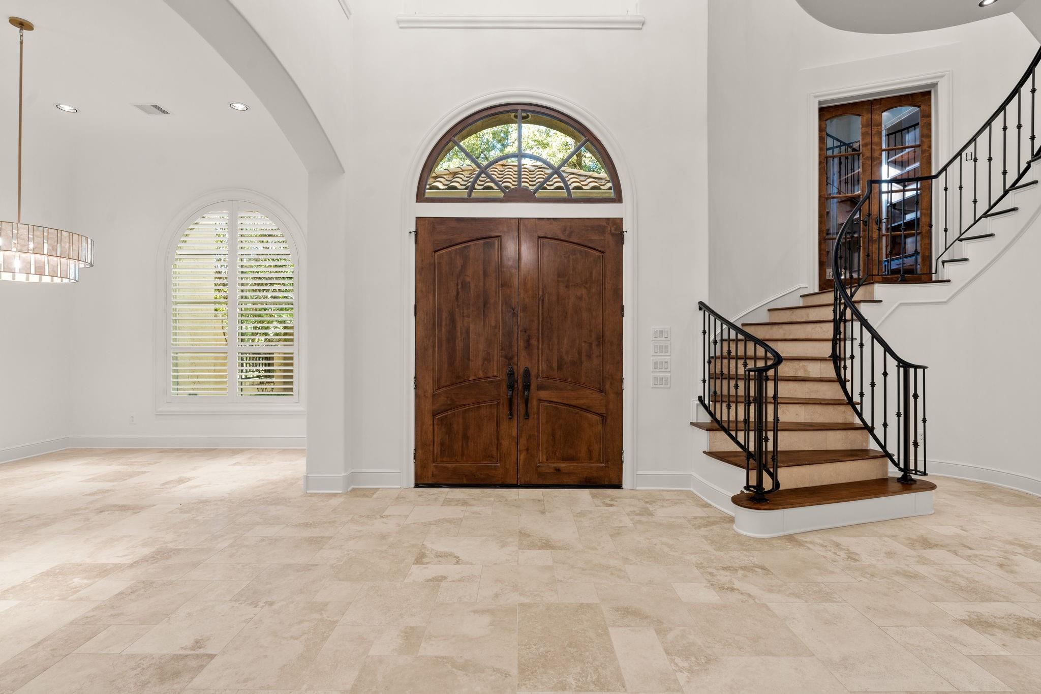 10 Maroon Creek Court