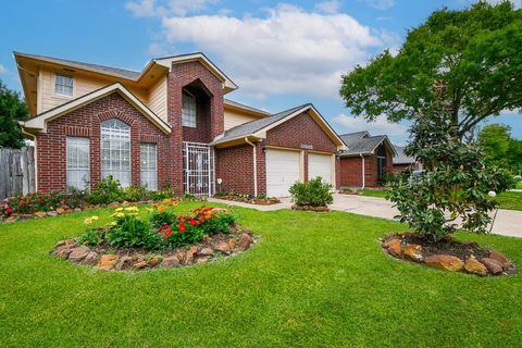 Photo of 13502 Verbena Lane, Houston, TX 77083 (MLS # 85200232)