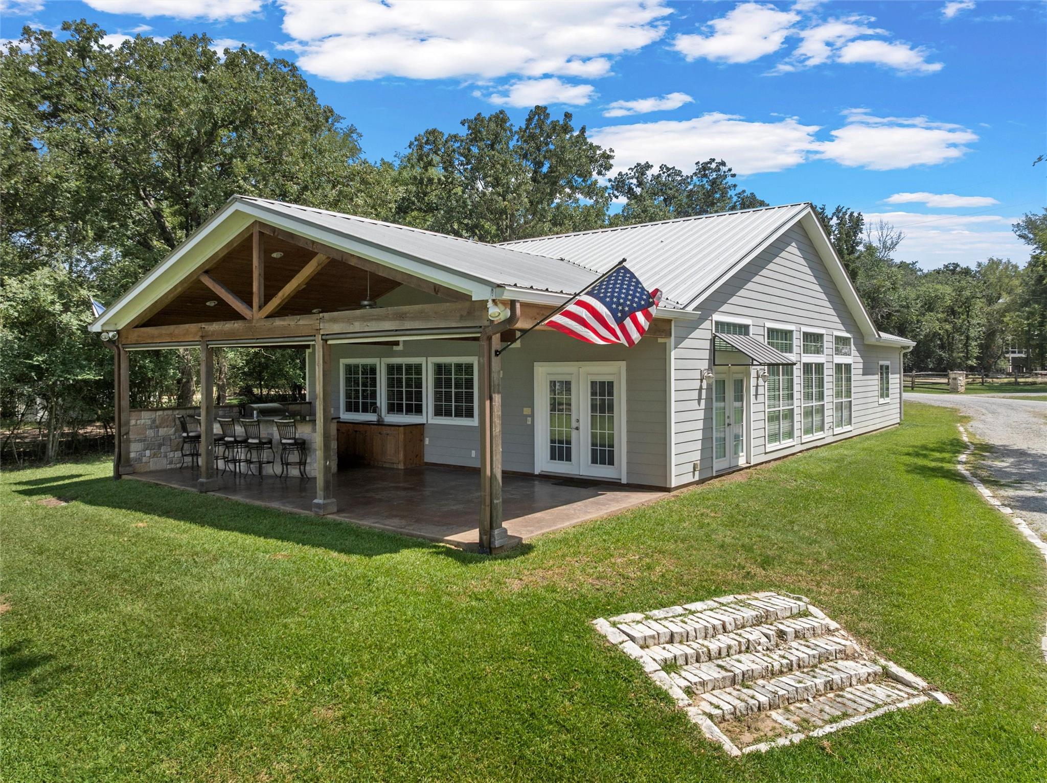 20253 Lakeshore Drive