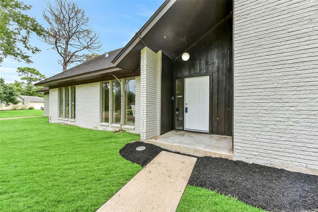 Photo of 15503 Wandering Trail, Friendswood, TX 77546 (MLS # 16291533)