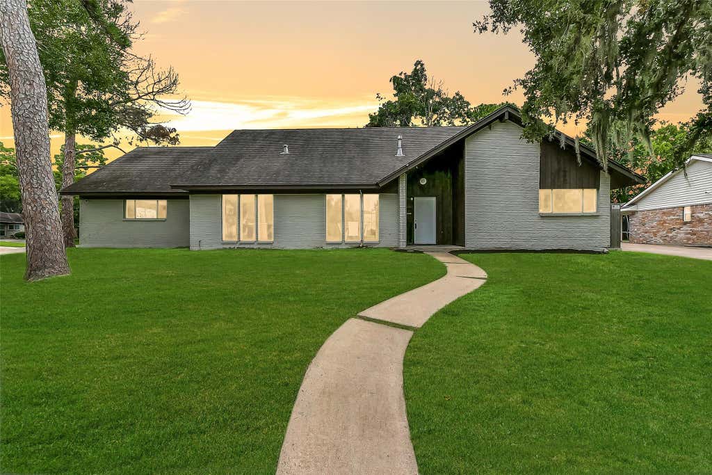 Photo of 15503 Wandering Trail, Friendswood, TX 77546 (MLS # 16291533)