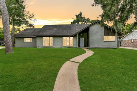 Photo of 15503 Wandering Trail, Friendswood, TX 77546 (MLS # 16291533)