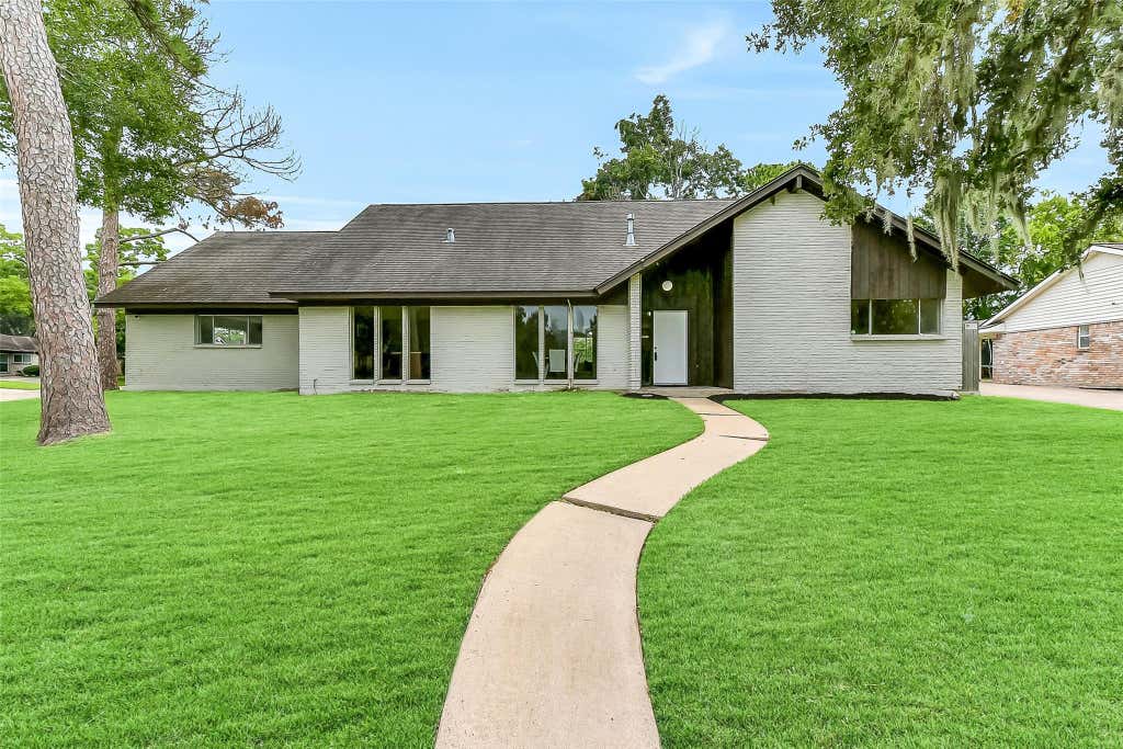 Photo of 15503 Wandering Trail, Friendswood, TX 77546 (MLS # 16291533)