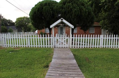 Photo of 322 Martin Luther King Jr Drive, La Marque, TX 77568 (MLS # 11999930)