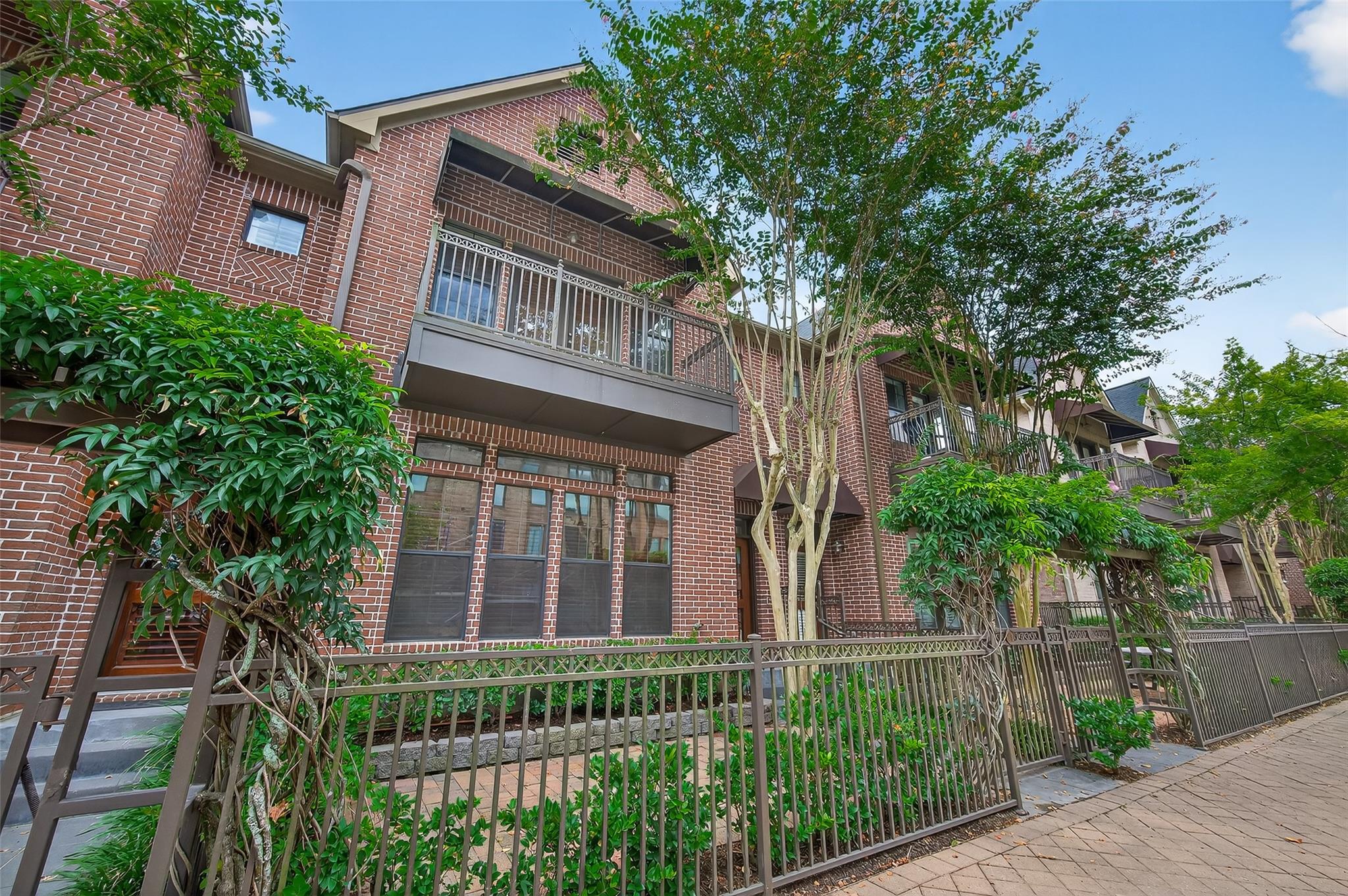 28 Riva Row