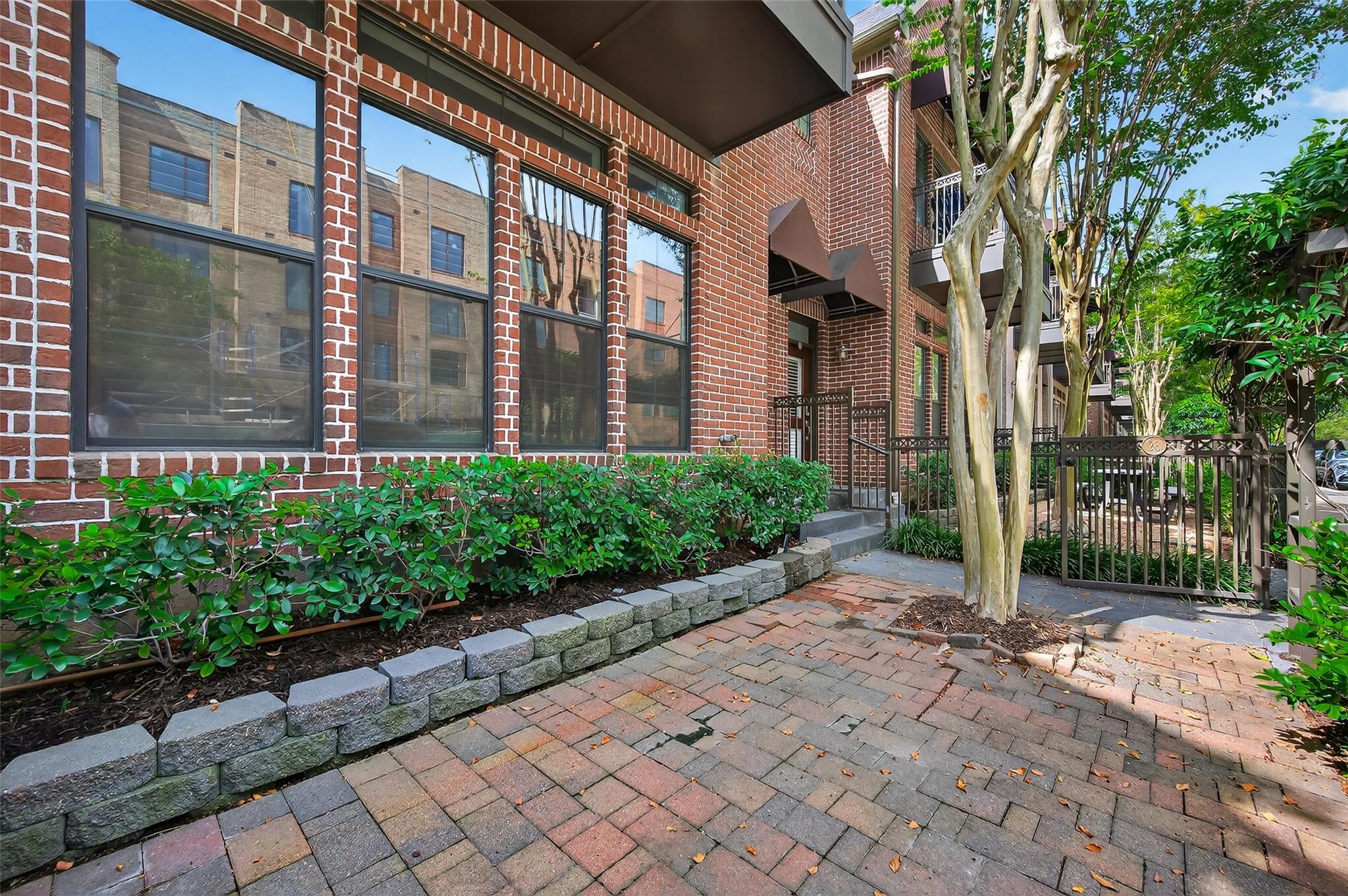 28 Riva Row