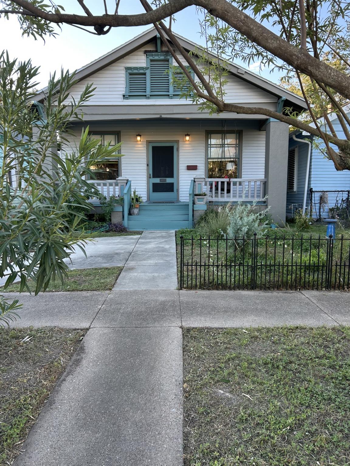 3911 Bernardo De Galvez Avenue