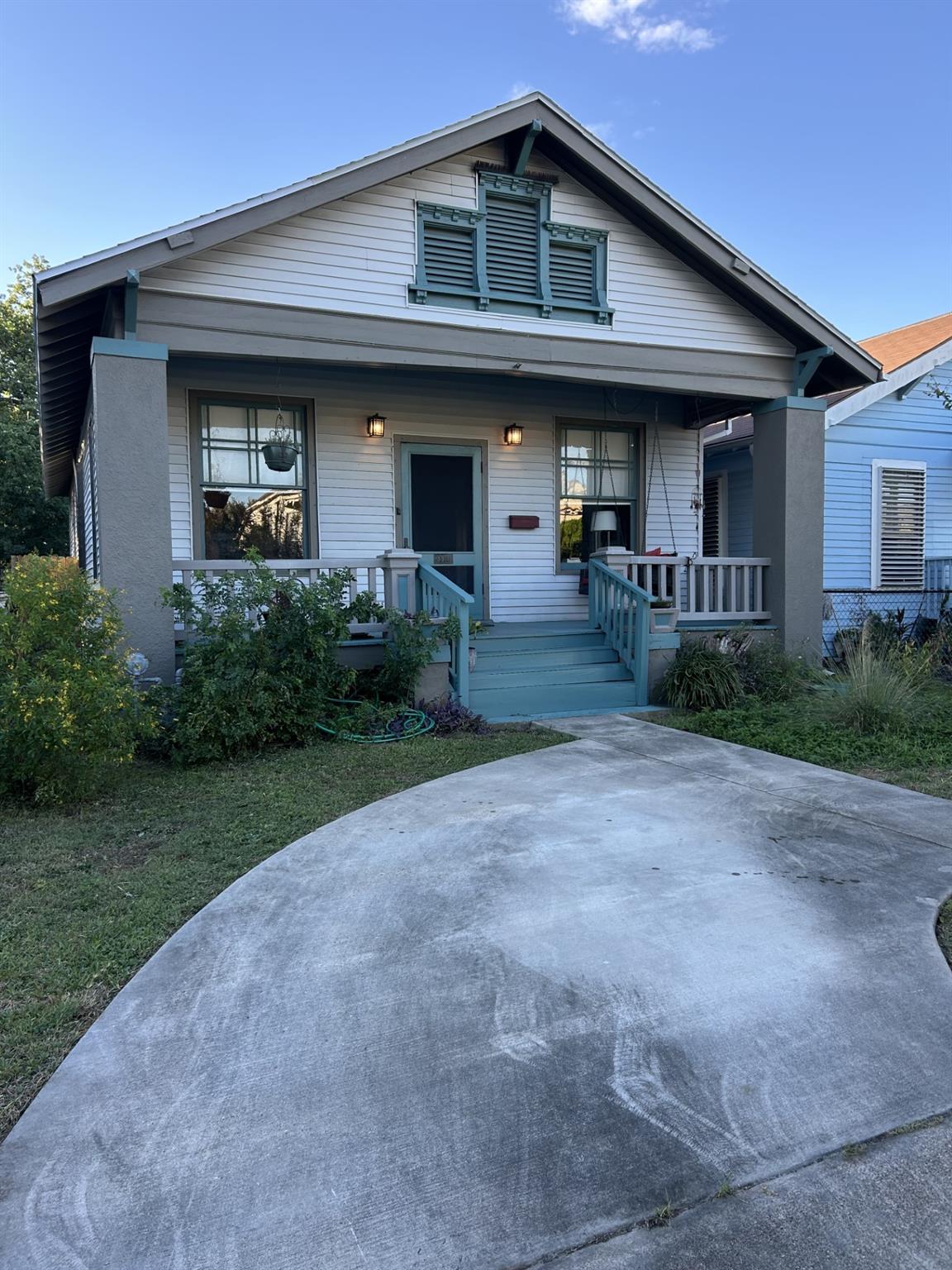 3911 Bernardo De Galvez Avenue