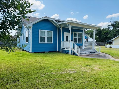 Photo of 446 Zoe Street, Houston, TX 77020 (MLS # 66993007)