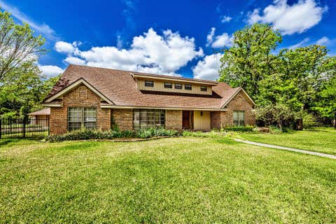 Homes For Sale - 1100 Broadmoor Drive<br/> Bryan, TX 77802