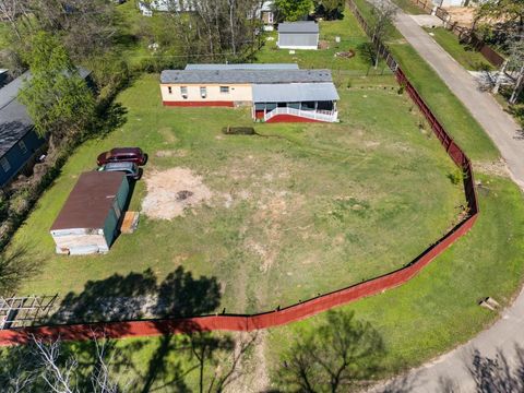 606 S S Pine Hill Street Pinehurst TX 77362