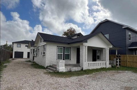 Photo of 11 Norwood Street #4, Houston, TX 77011 (MLS # 32264119)