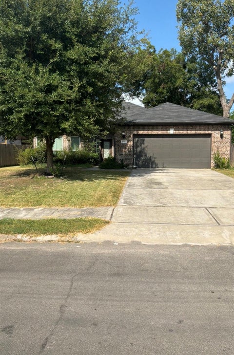 Photo of 8150 Sharondale Drive, Houston, TX 77033 (MLS # 44597869)