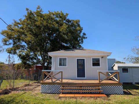 Photo of 2600 Shanks Road, Angleton, TX 77515 (MLS # 46940057)