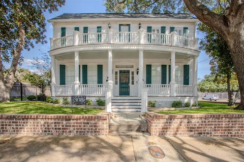 Photo of 308 S Liberty St, Victoria, TX 77901 (MLS # 21588940)