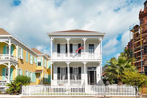 Photo of 1610 Postoffice Street, Galveston, TX 77550 (MLS # 13477903)