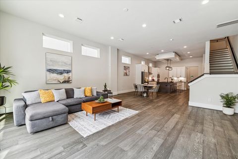 Tiny photo for 620 W 25th Street, Houston, TX 77008 (MLS # 87078948)