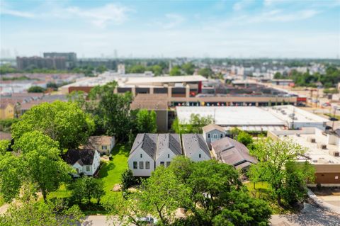 Tiny photo for 620 W 25th Street, Houston, TX 77008 (MLS # 87078948)