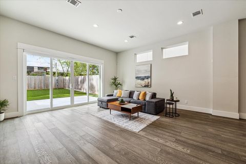 Tiny photo for 620 W 25th Street, Houston, TX 77008 (MLS # 87078948)