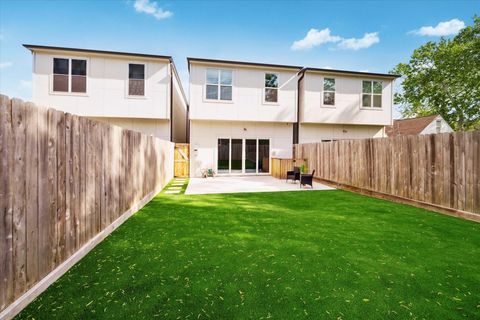 Tiny photo for 620 W 25th Street, Houston, TX 77008 (MLS # 87078948)
