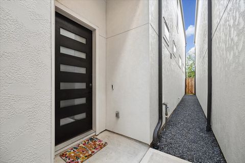Tiny photo for 620 W 25th Street, Houston, TX 77008 (MLS # 87078948)